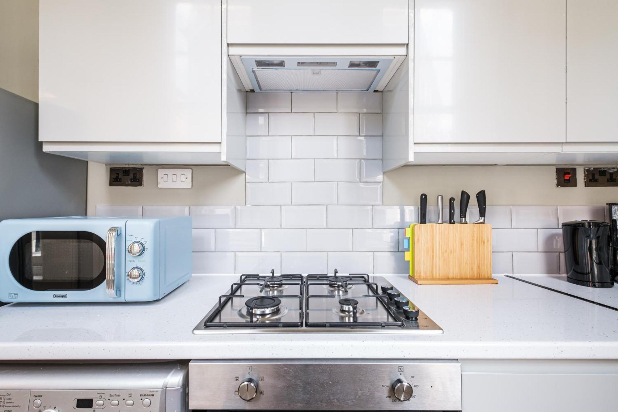 Sunny Corner In Center Of Apartment London