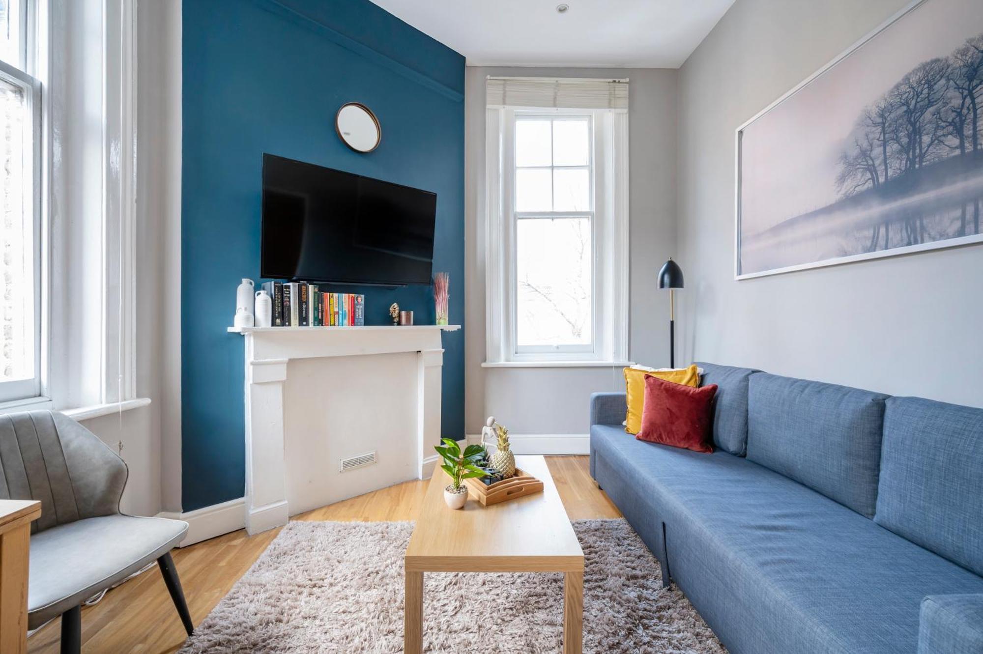 Sunny Corner In Center Of Apartment