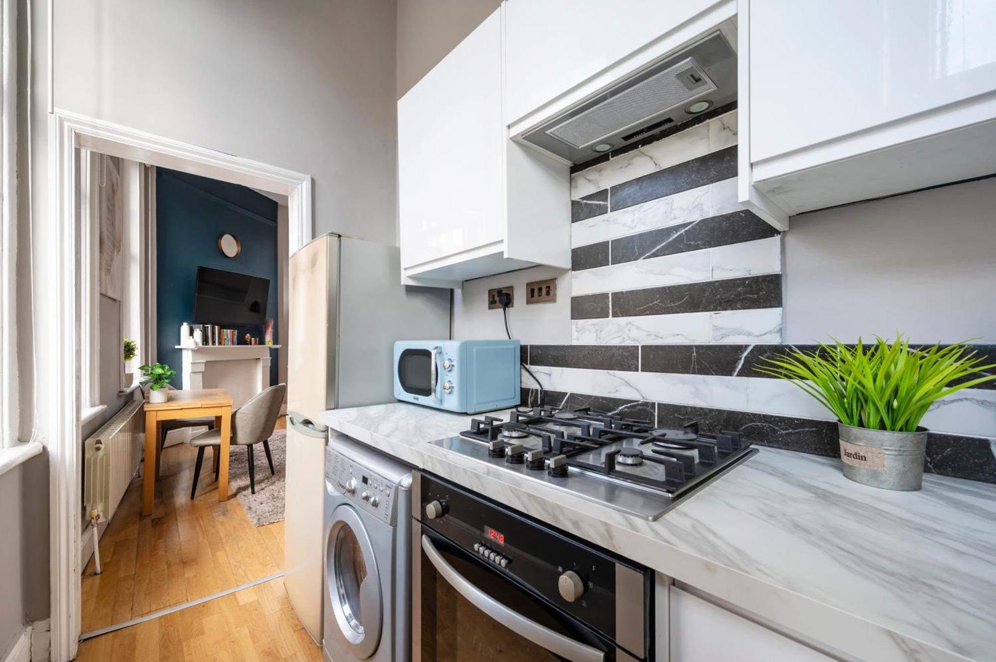 Sunny Corner In Center Of Apartment