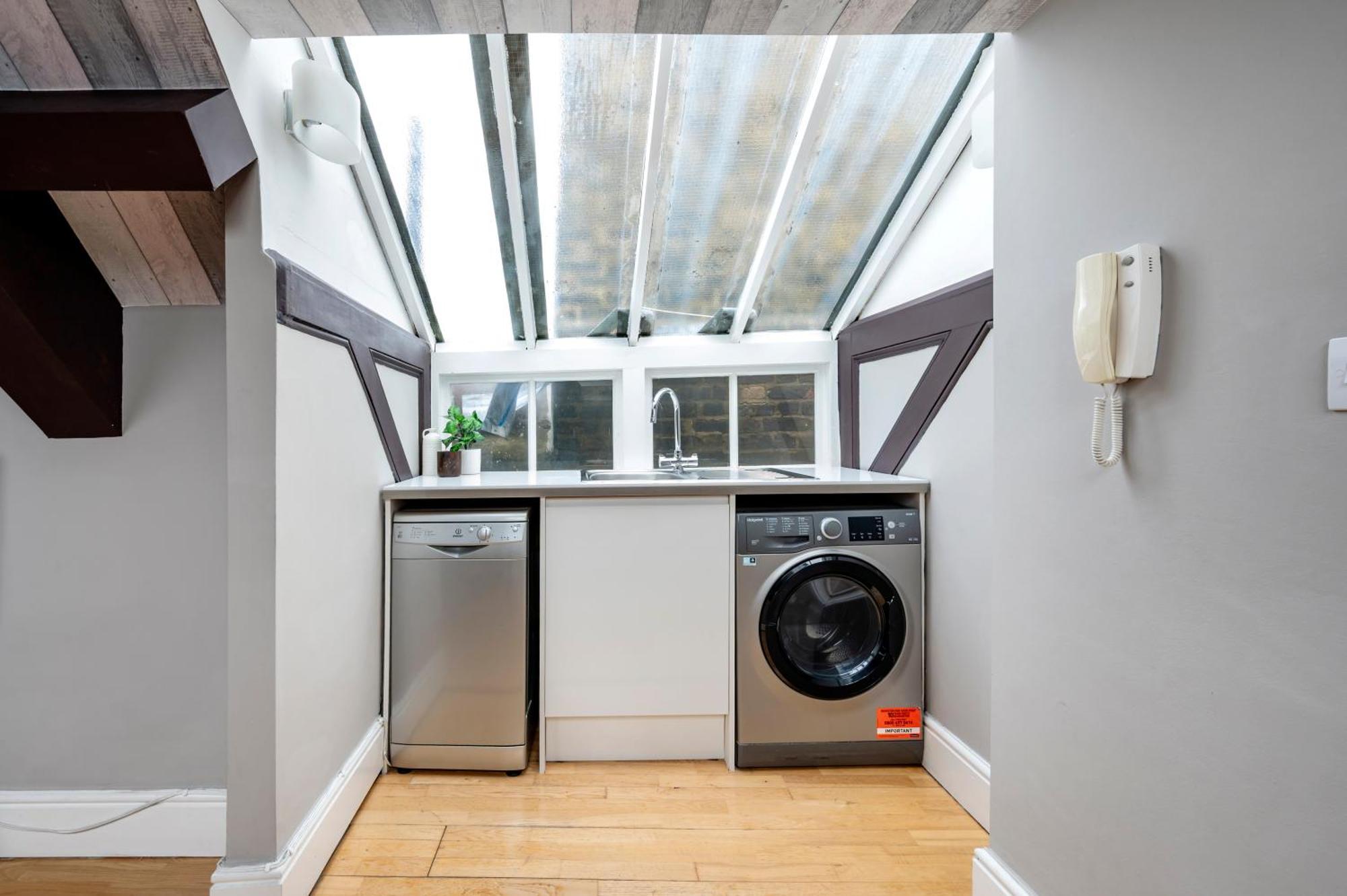 Sunny Loft In Center Of