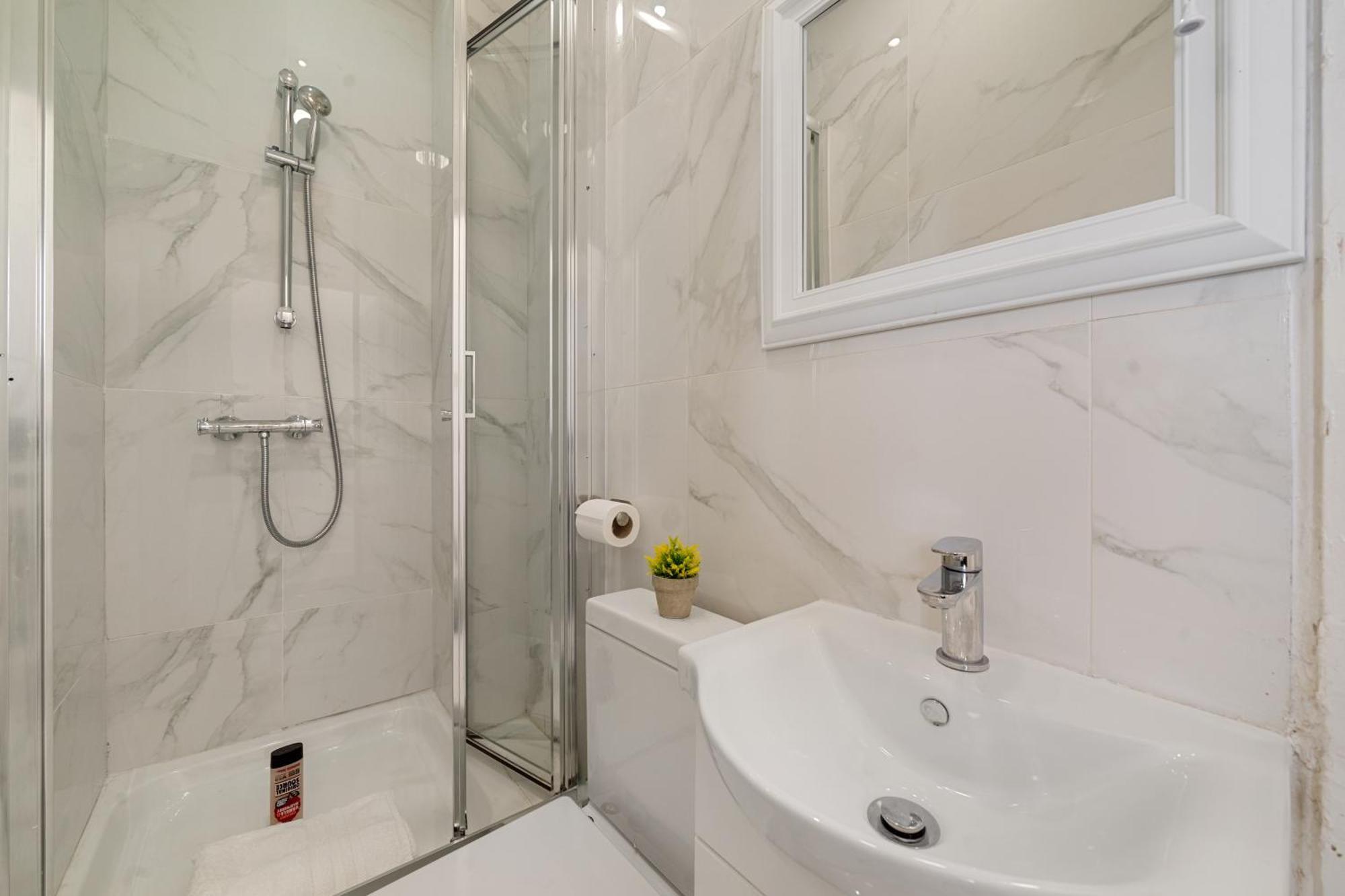 Luxurious On Oxford Street Apartment London