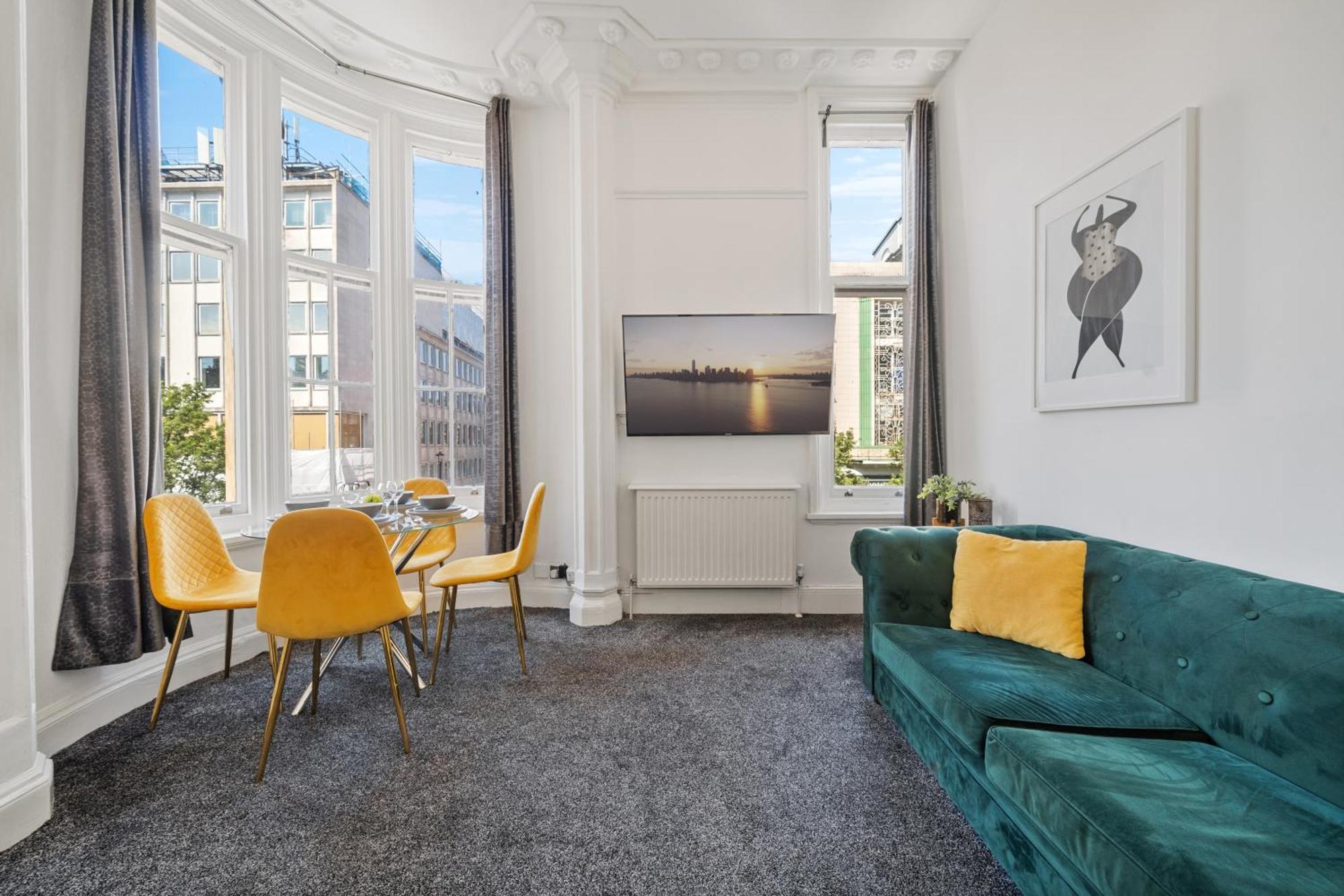 Luxurious On Oxford Street Apartment