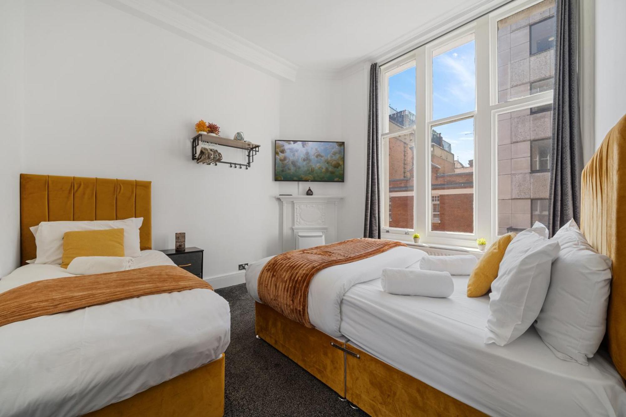 Luxurious On Oxford Street Apartment