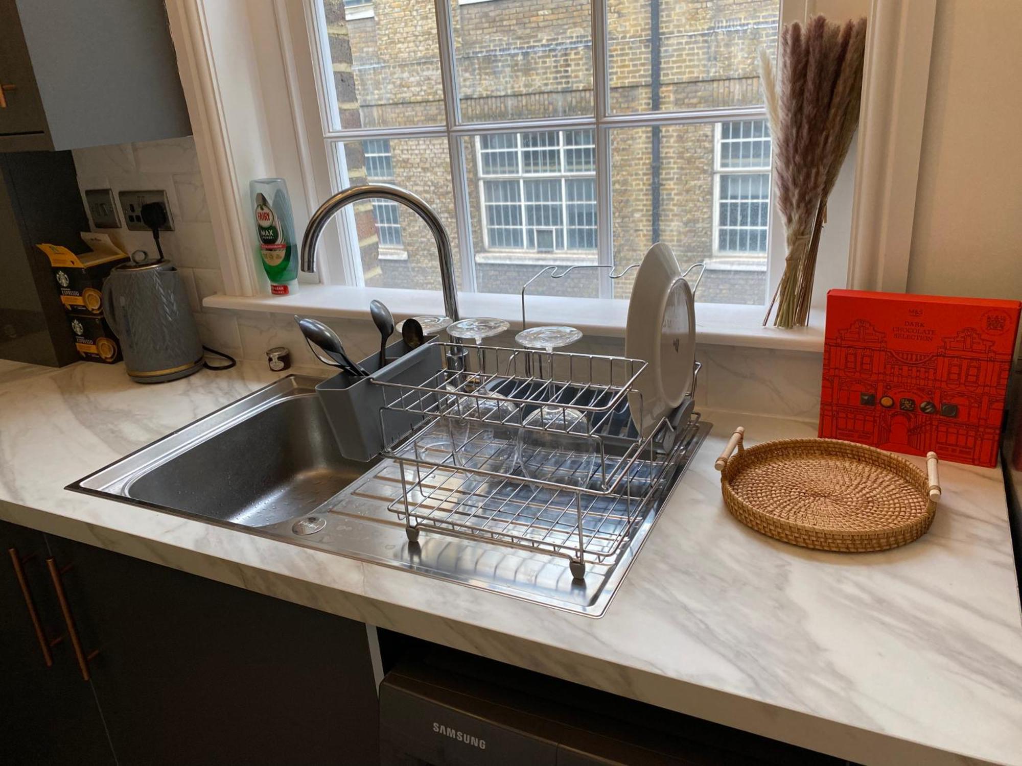 Bright & Spacious 2-Bed, 2-Bath In The Heart Of Central London - Whole Apartment Apartment