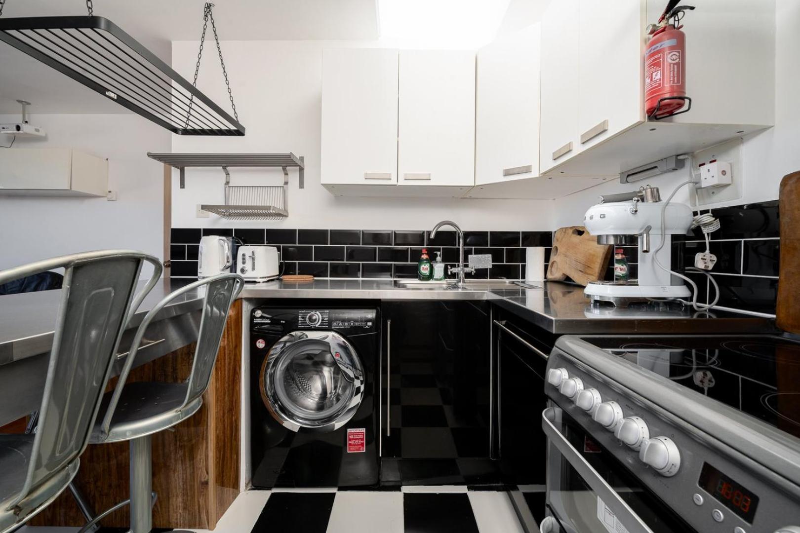 Guestready - Stylish Skyline Views,