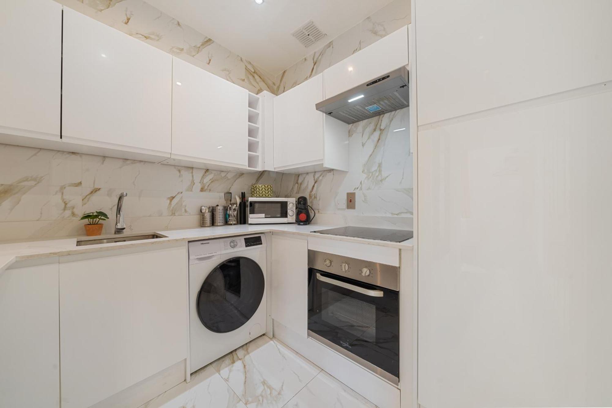Elegant 3 Bedroom On Oxford Street Luxury Living In 2gc Apartment London