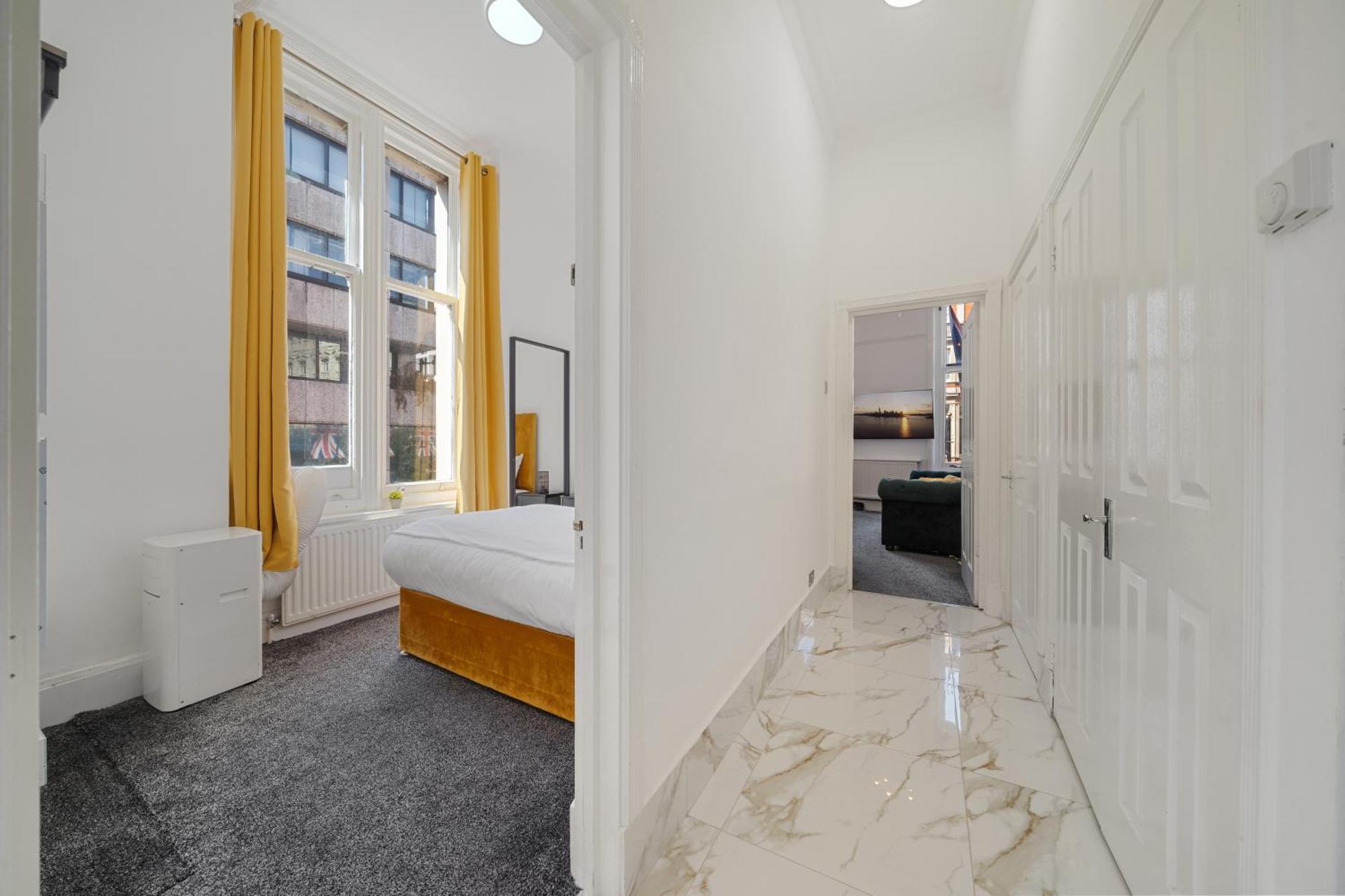 Elegant 3 Bedroom On Oxford Street Luxury Living In 2gc Apartment *