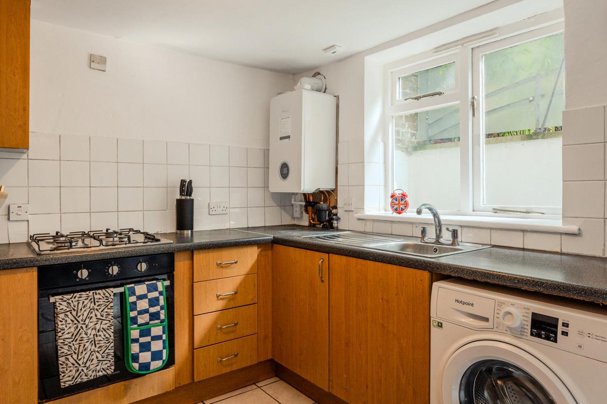 1br Flat Near River Thames, 9min Hammersmith Tube Apartment