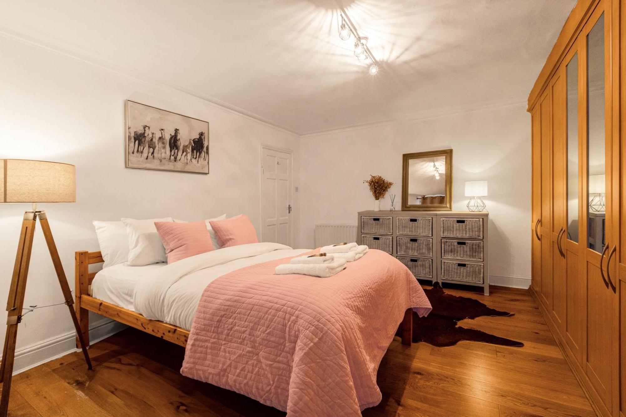 1br Flat Near River Thames, 9min Hammersmith Tube London
