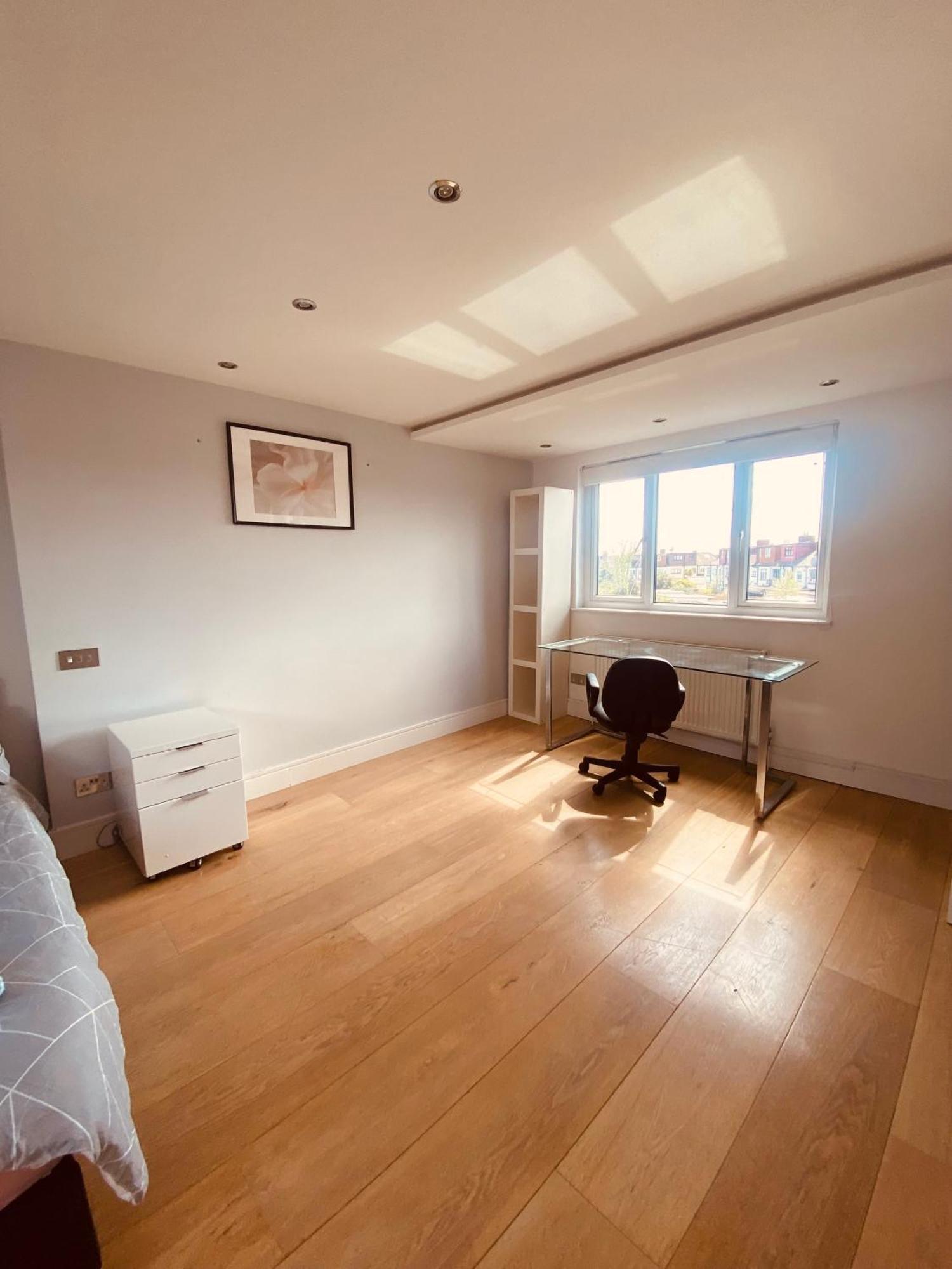 Holiday home House For 7, Garden With Pond, 20min From Heathrow London
