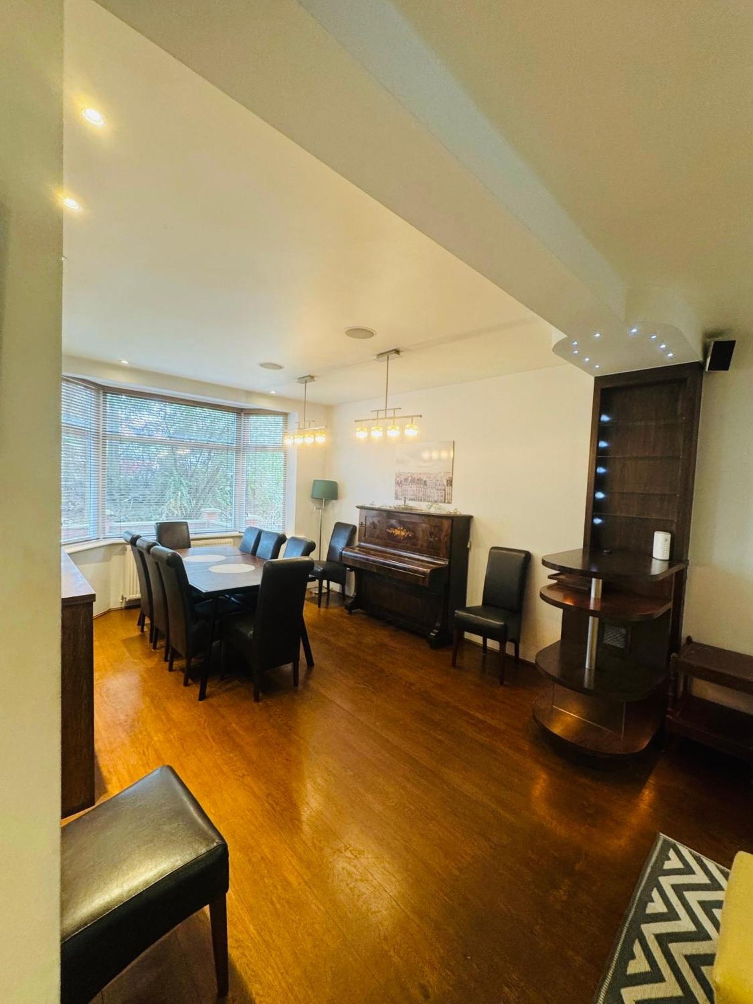 House For 7, Garden With Pond, 20min From Heathrow London