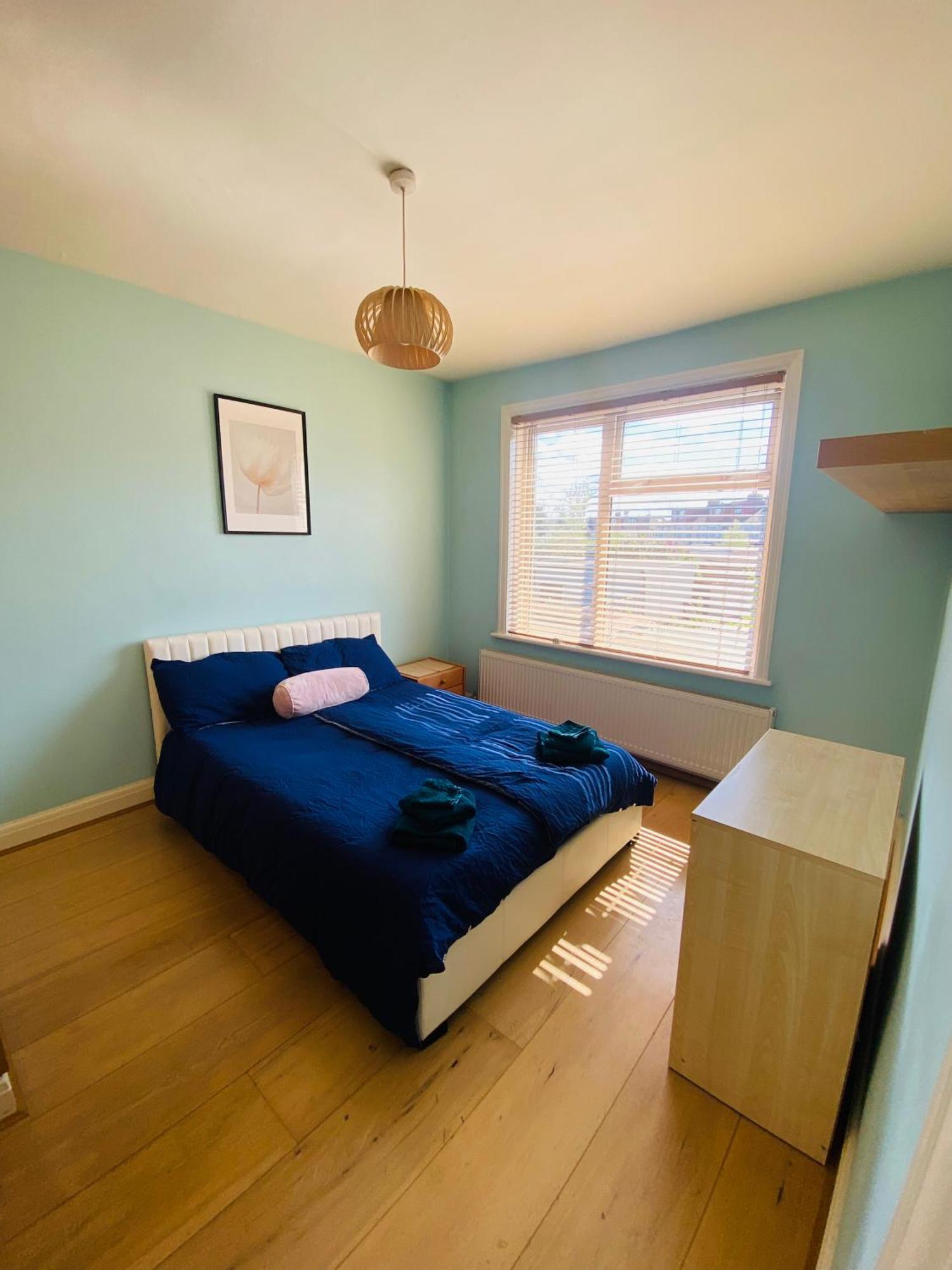 House For 7, Garden With Pond, 20min From Heathrow