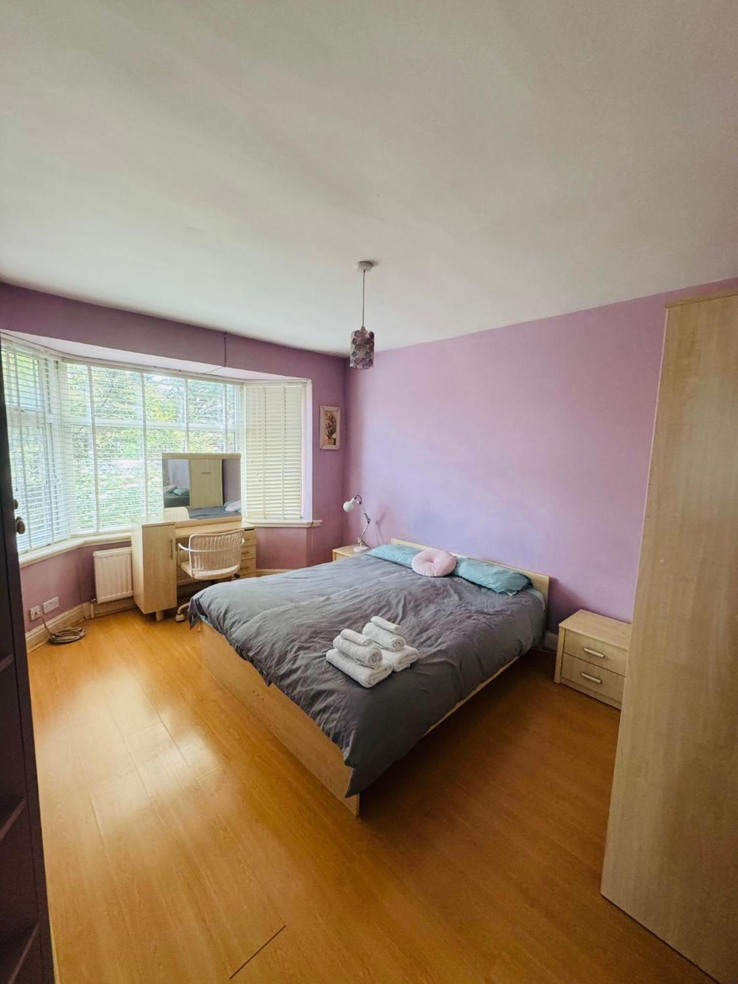 House For 7, Garden With Pond, 20min From Heathrow London