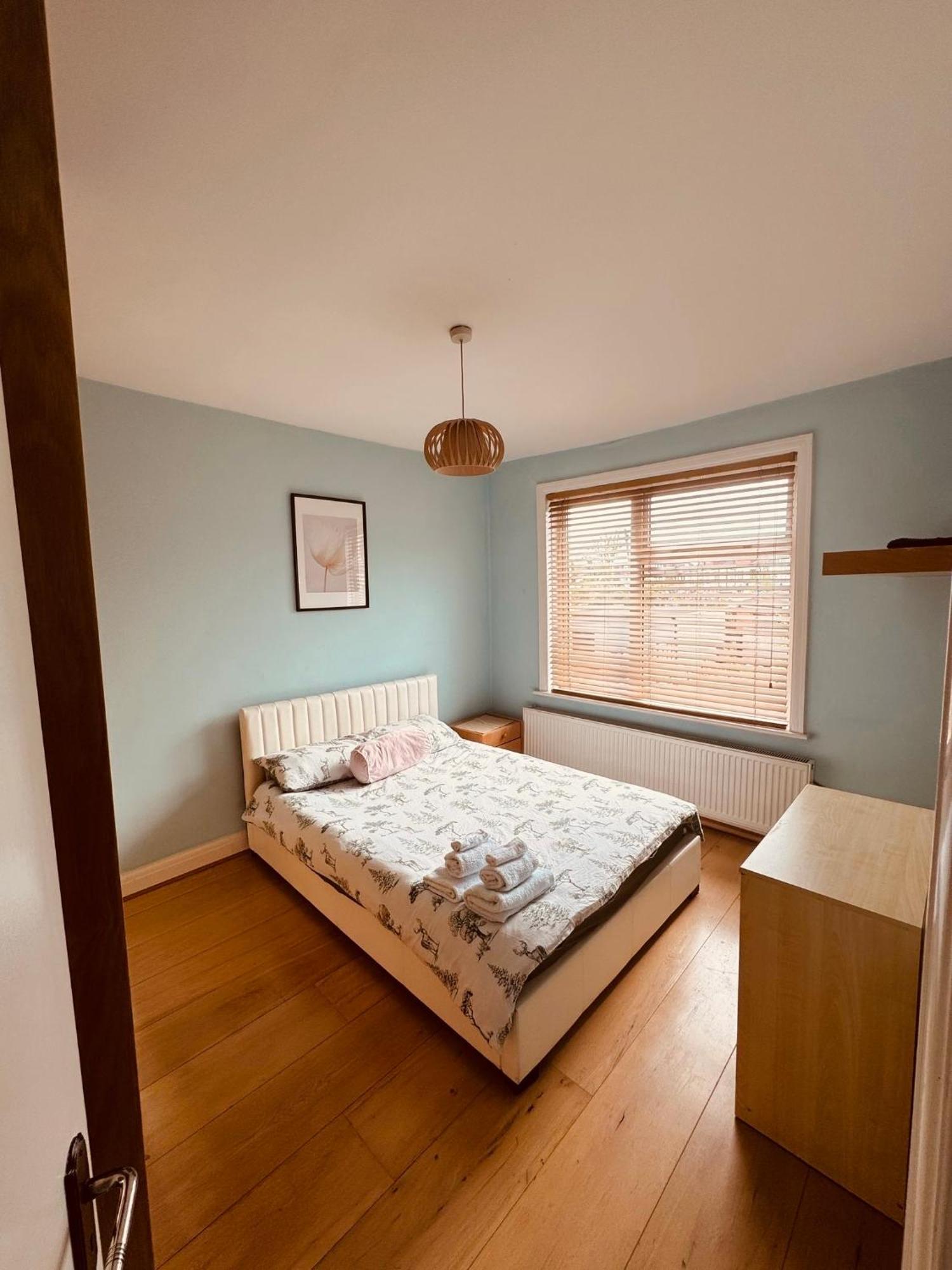 Holiday home House For 7, Garden With Pond, 20min From Heathrow