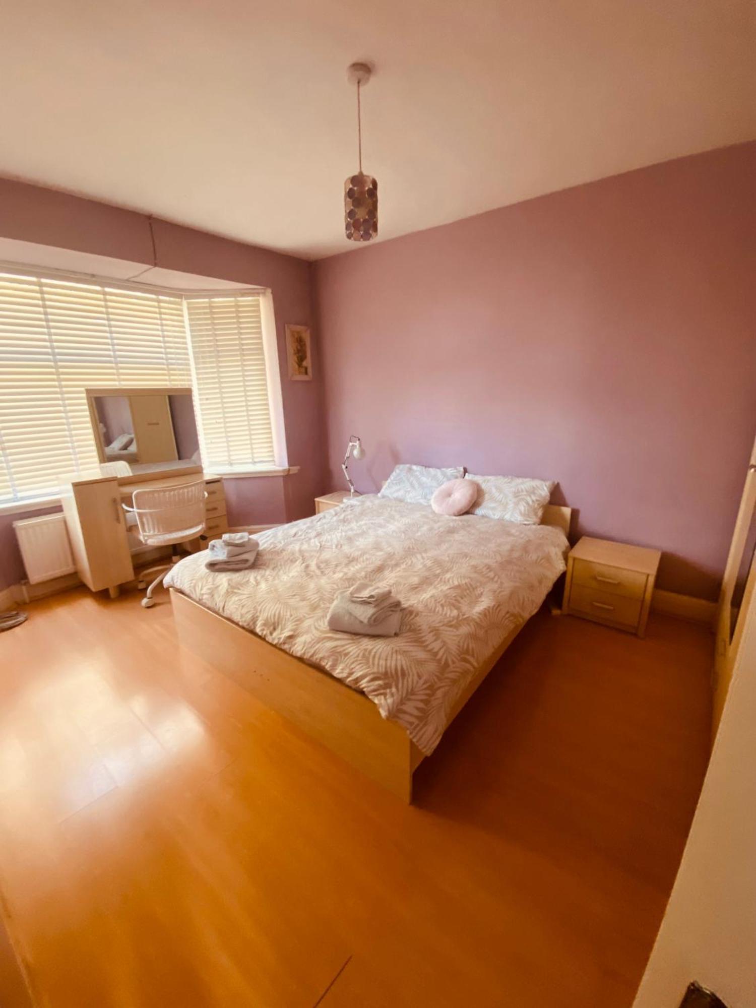 Holiday home House For 7, Garden With Pond, 20min From Heathrow London