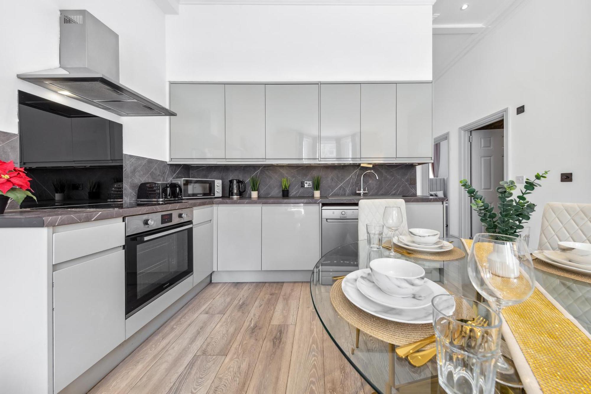 Minimalist Luxe 2br Designer Retreat In Prime Kensington For 6 Next To Station Harrods London