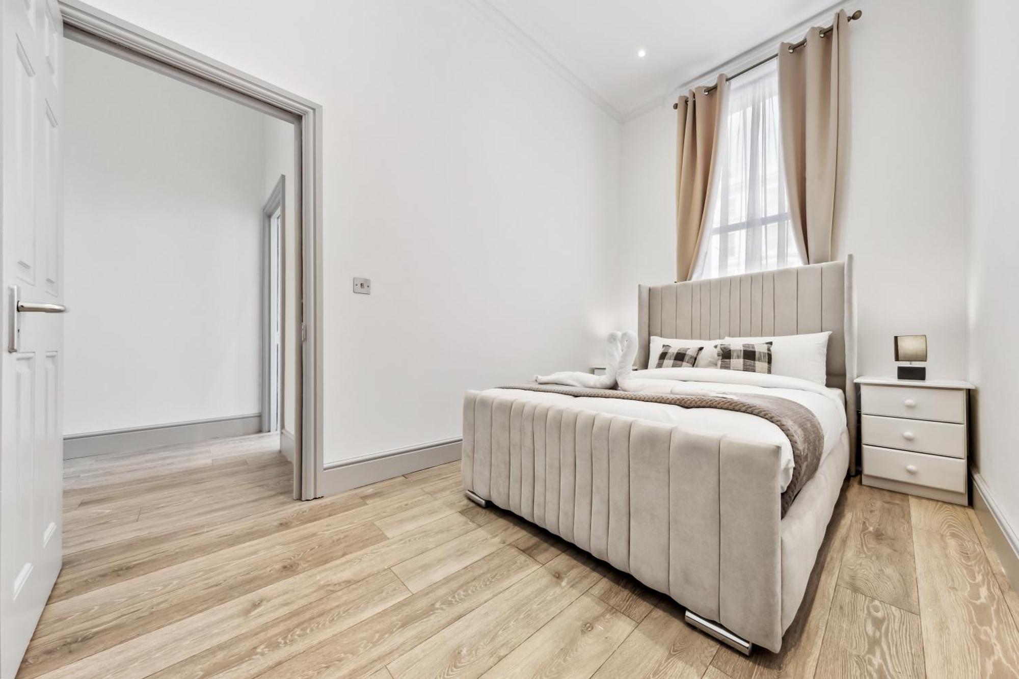 Minimalist Luxe 2br Designer Retreat In Prime Kensington For 6 Next To Station Harrods *