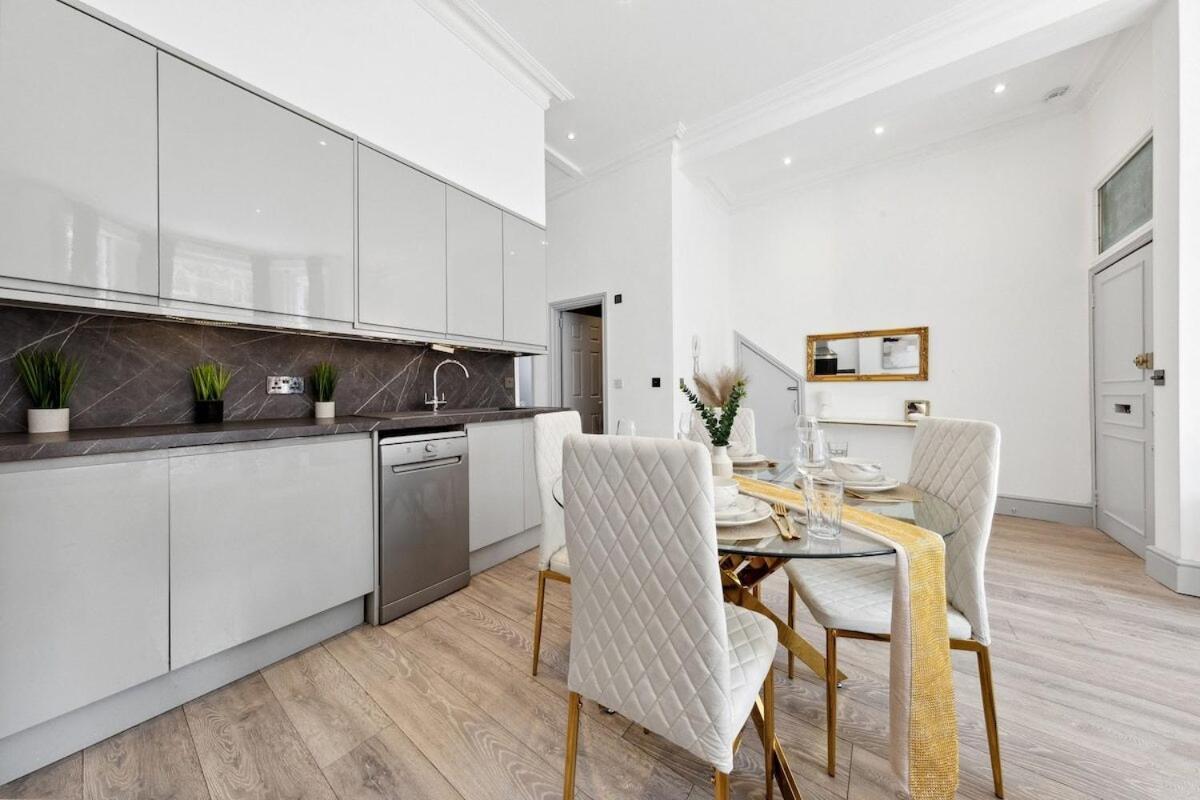 Minimalist Luxe 2br Designer Retreat In Prime Kensington For 6 Next To Station Harrods London
