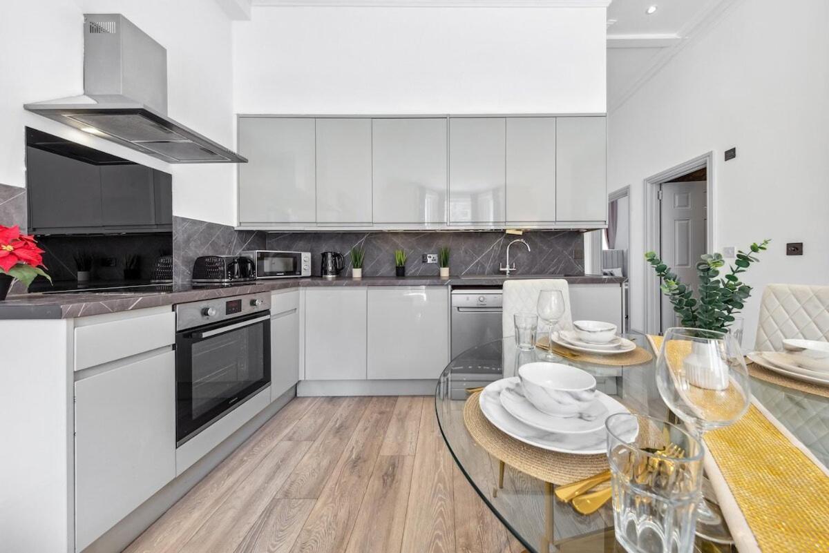 Minimalist Luxe 2br Designer Retreat In Prime Kensington For 6 Next To Station Harrods Apartment *