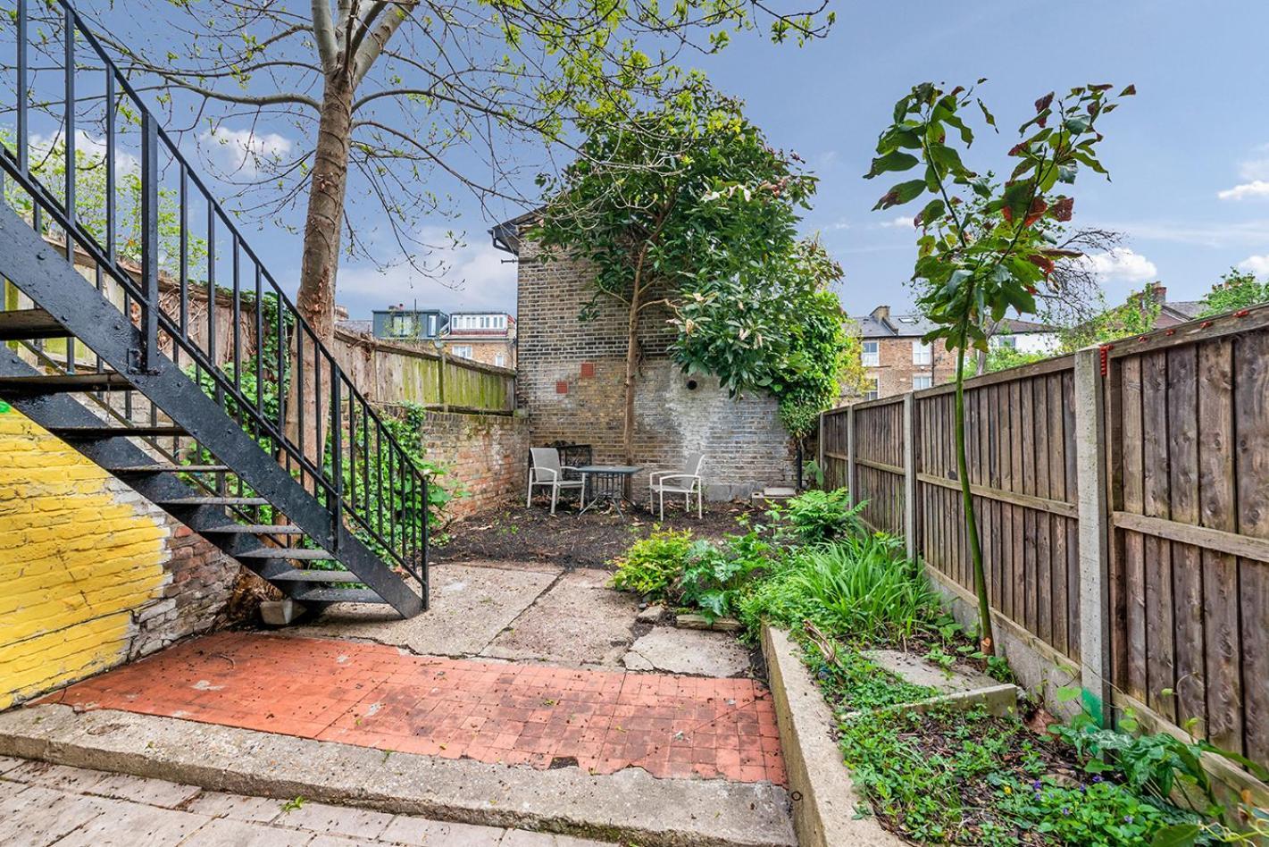 Peaceful Crouch Hill Flat By Morethanstays London