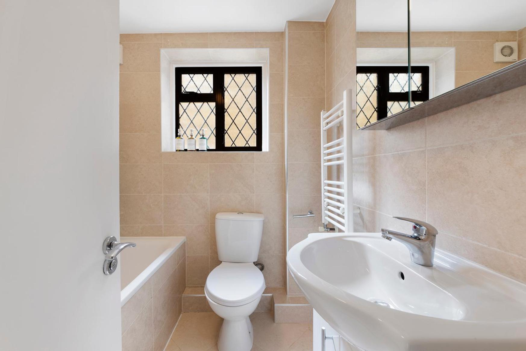 Peaceful Crouch Hill Flat By Morethanstays Apartment *