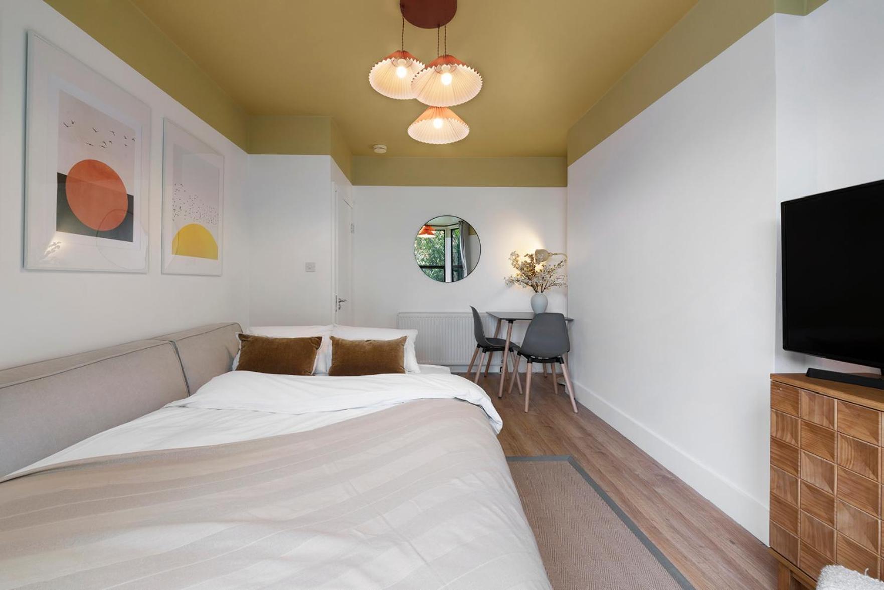 Peaceful Crouch Hill Flat By Morethanstays London