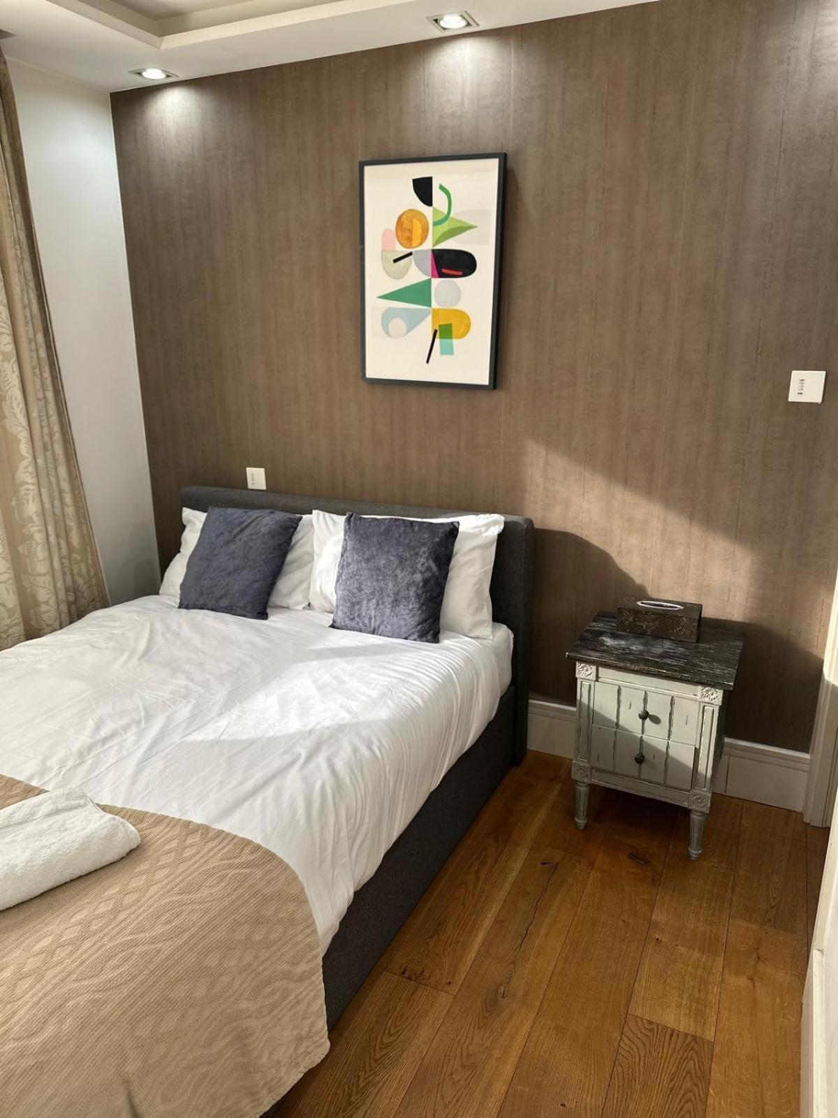 Oxford Street Two Bedroom Luxury *