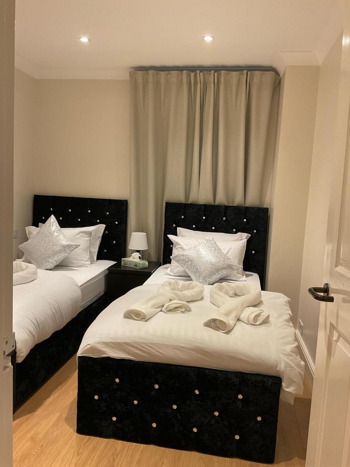 2 Bedroom Flat With 24 7 Security And Concierge *