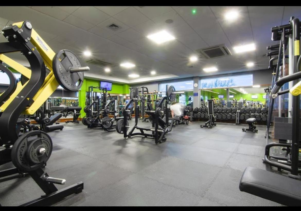 2 Bedroom Flat With 24 7 Security And Concierge London