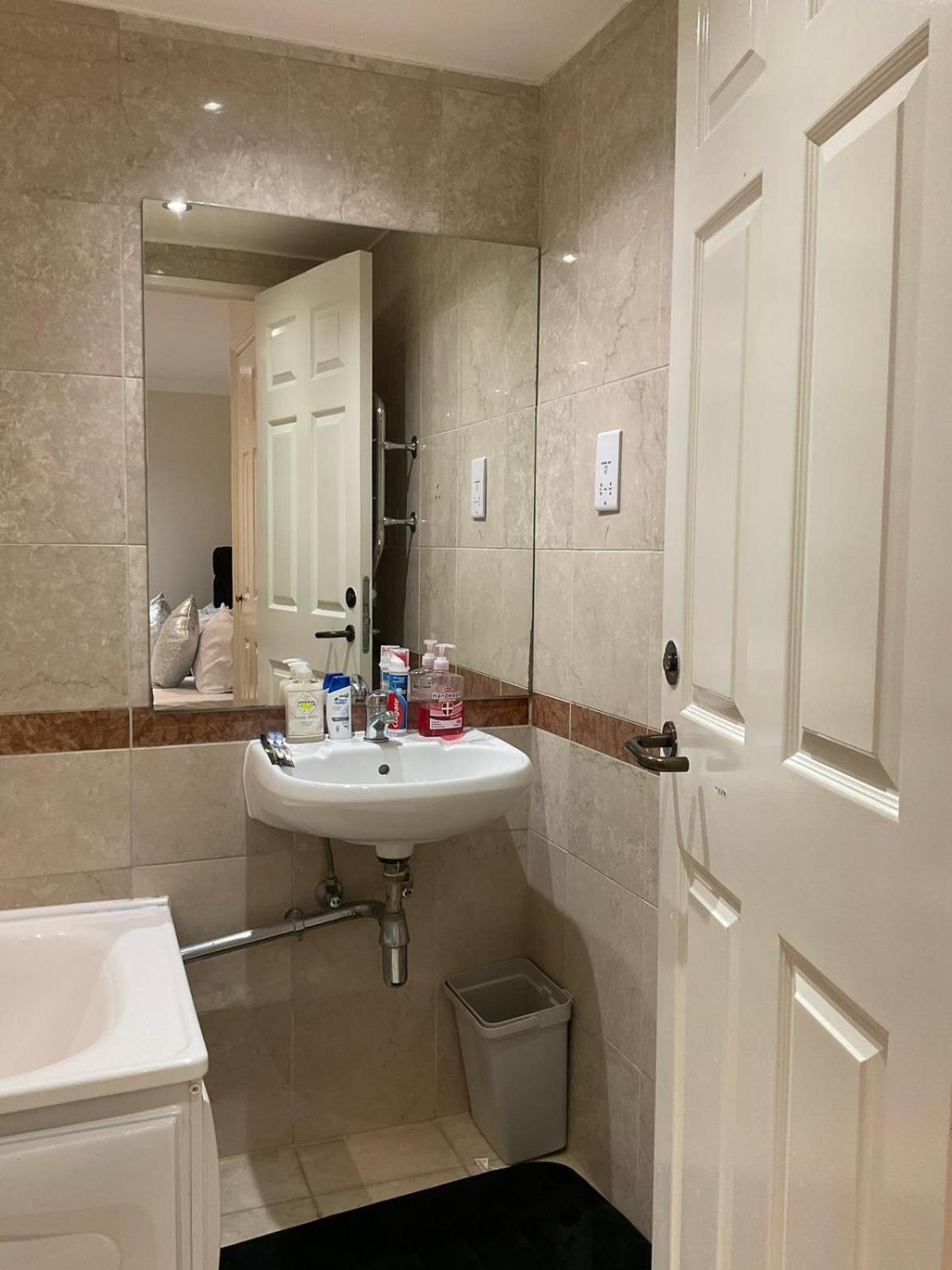 Apartment 2 Bedroom Flat With 24 7 Security And Concierge *