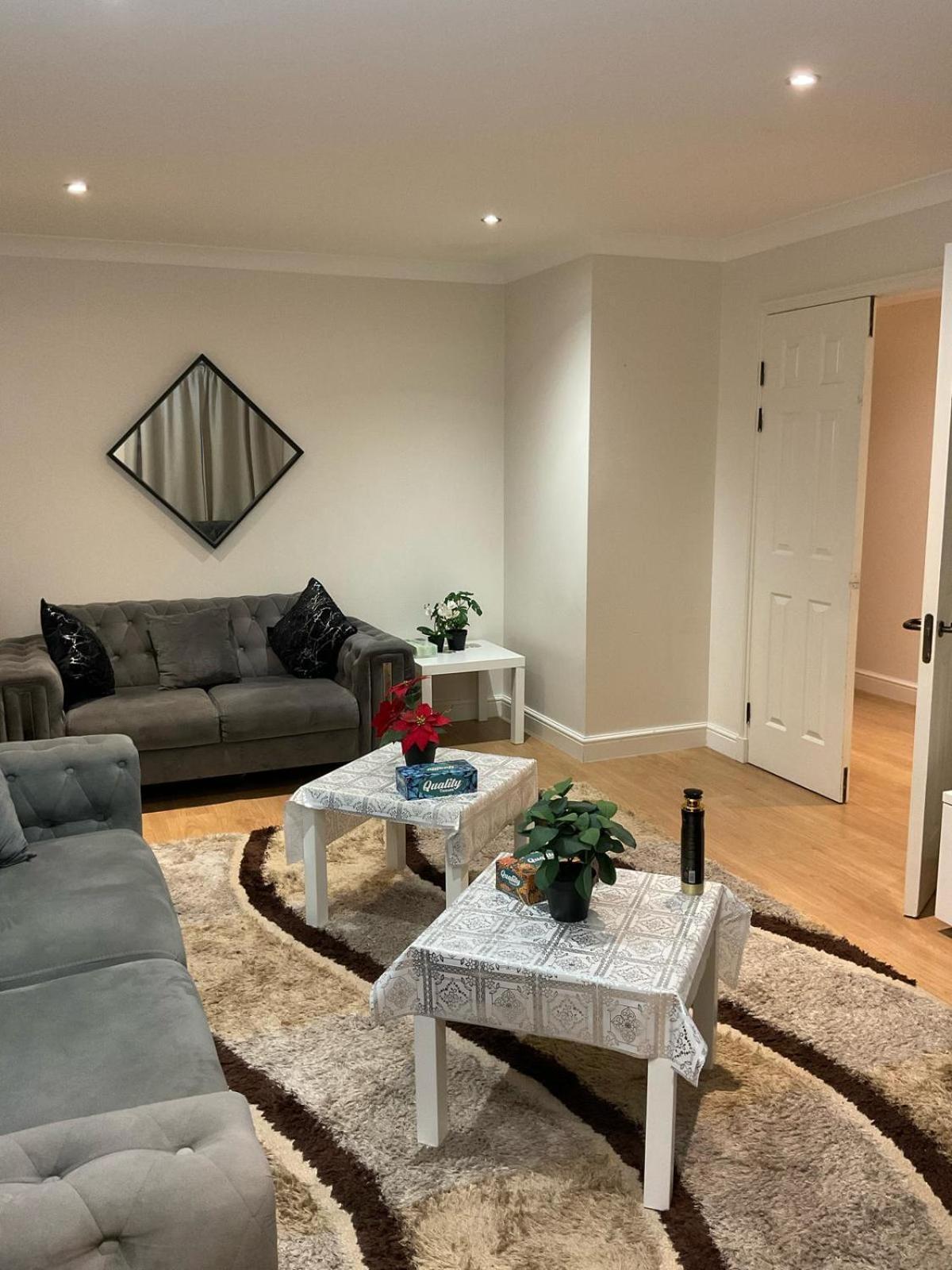 2 Bedroom Flat With 24 7 Security And Concierge Apartment *