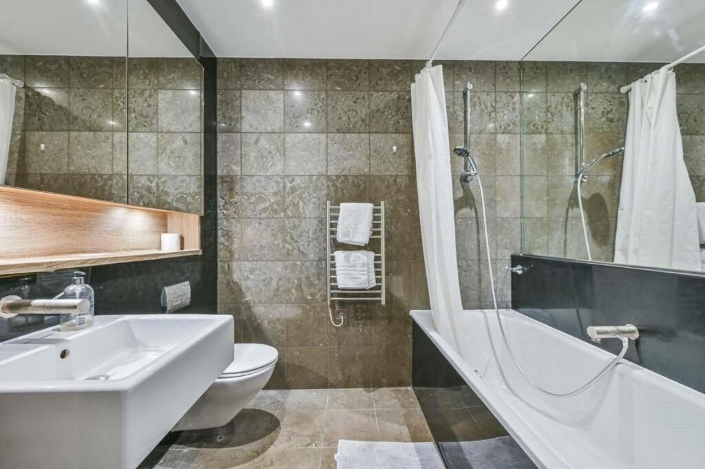 Huge Mansion By Mayfair & Hyde Park Holiday home London