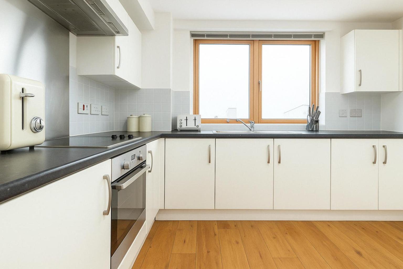 Smart Flat In A Quiet, & Convenient Location