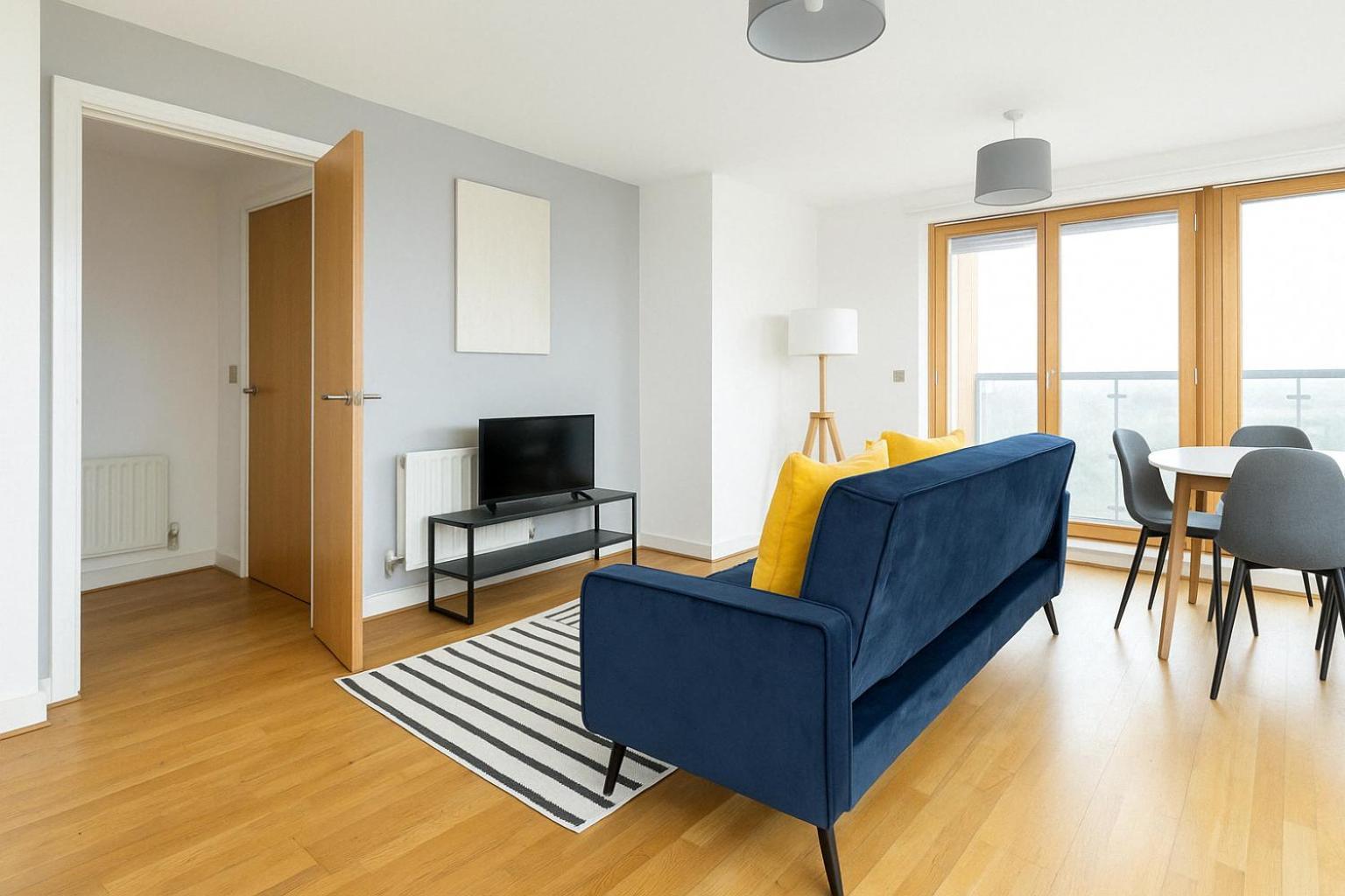 Smart Flat In A Quiet, & Convenient Location *