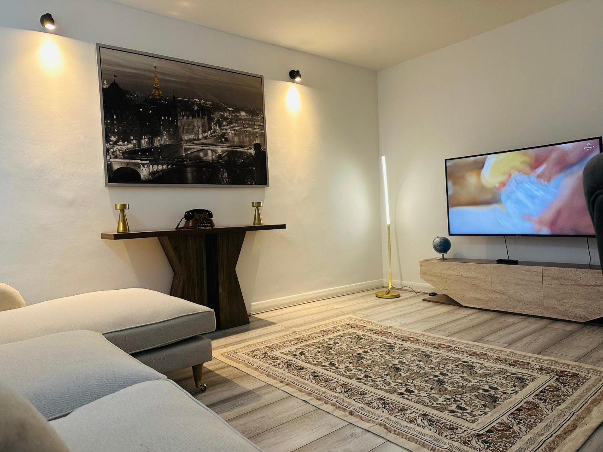Entire 2-bedroom Flat Close To Hyde Park, Paddington Station, Bayswater And Queensway Station Apartment London