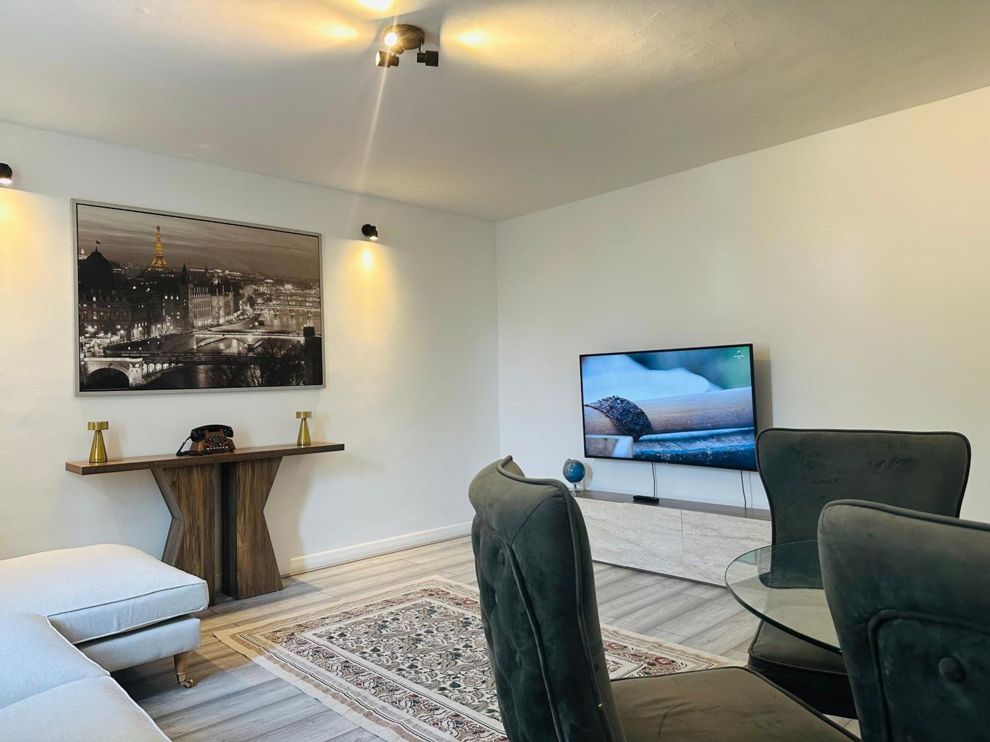 Entire 2-bedroom Flat Close To Hyde Park, Paddington Station, Bayswater And Queensway Station London