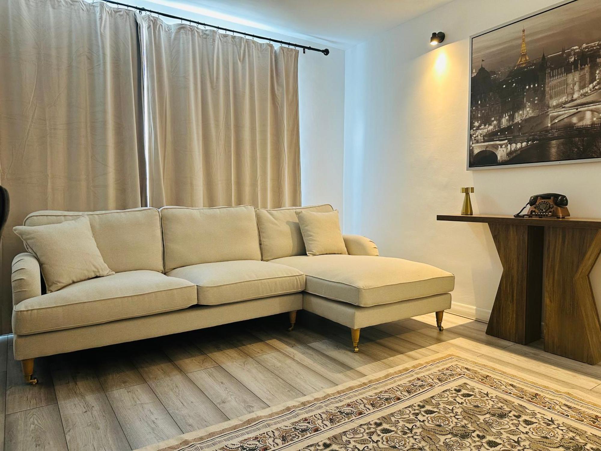 Entire 2-bedroom Flat Close To Hyde Park, Paddington Station, Bayswater And Queensway Station *
