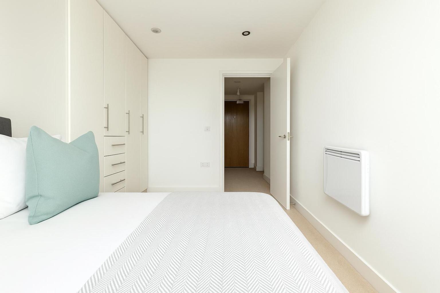 Designer Flat Near Wimbledon Park Apartment