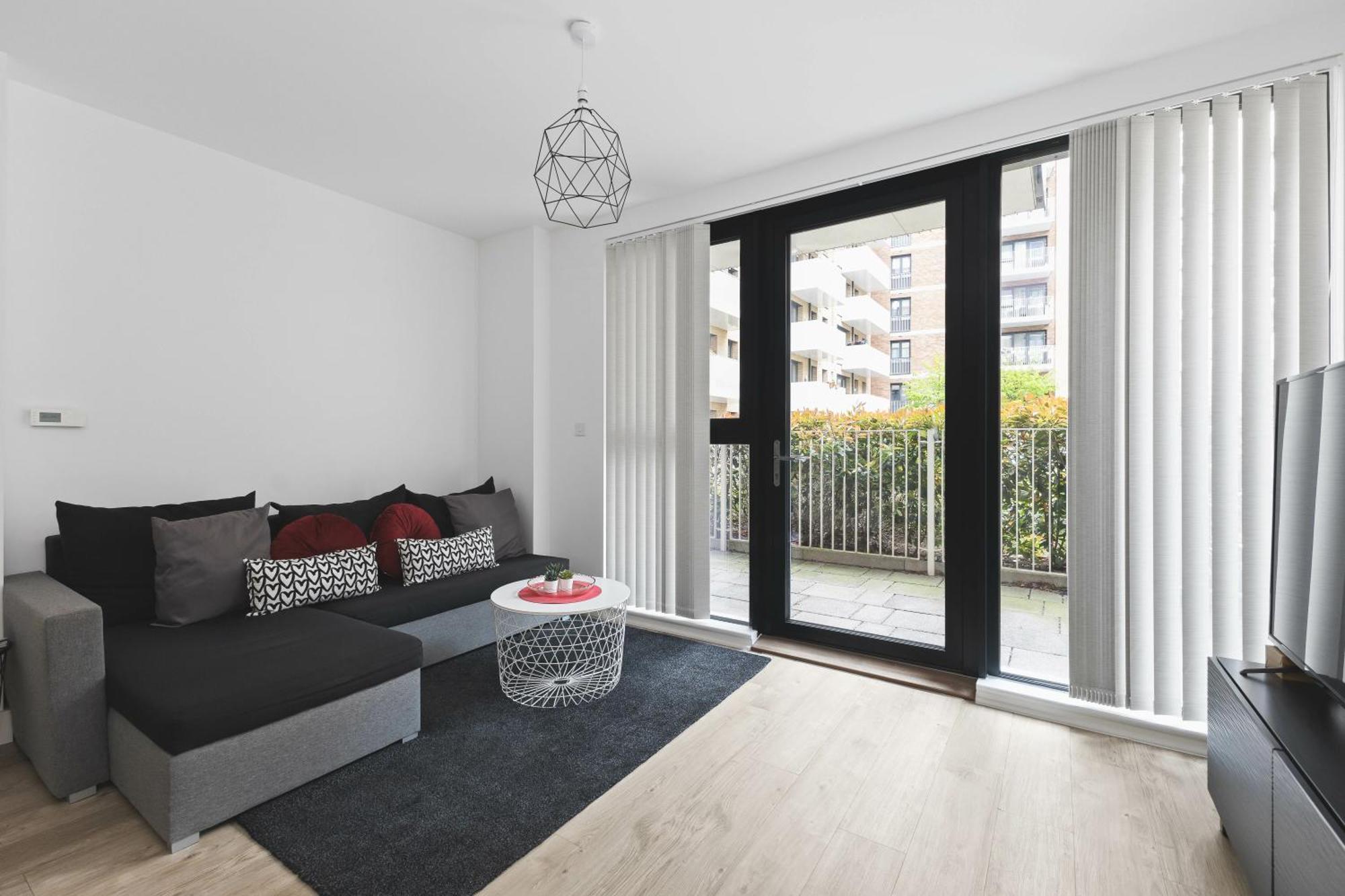 Apartment Modern 2 Bed 2 Bath With Patio Access