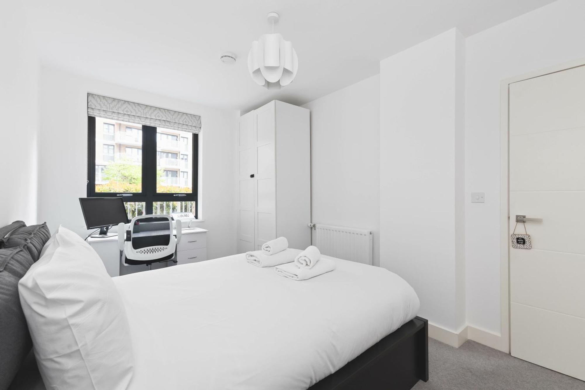 Modern 2 Bed 2 Bath With Patio Access *