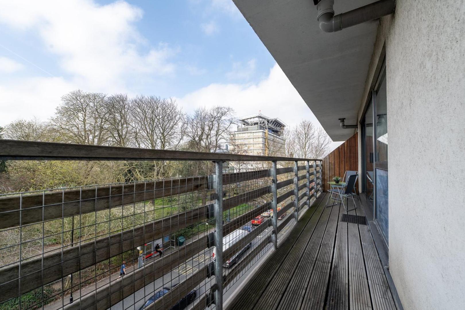 Guestready - Modern With Balcony No Wifi * Londres