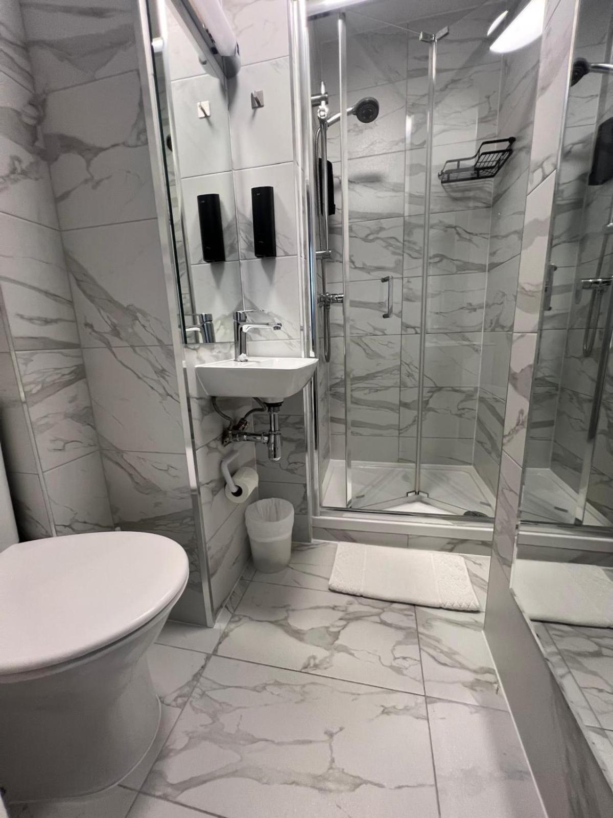 Tudor Court Hotel 3*