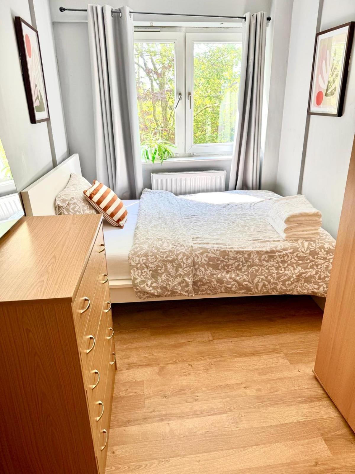 Ec1v Guest house