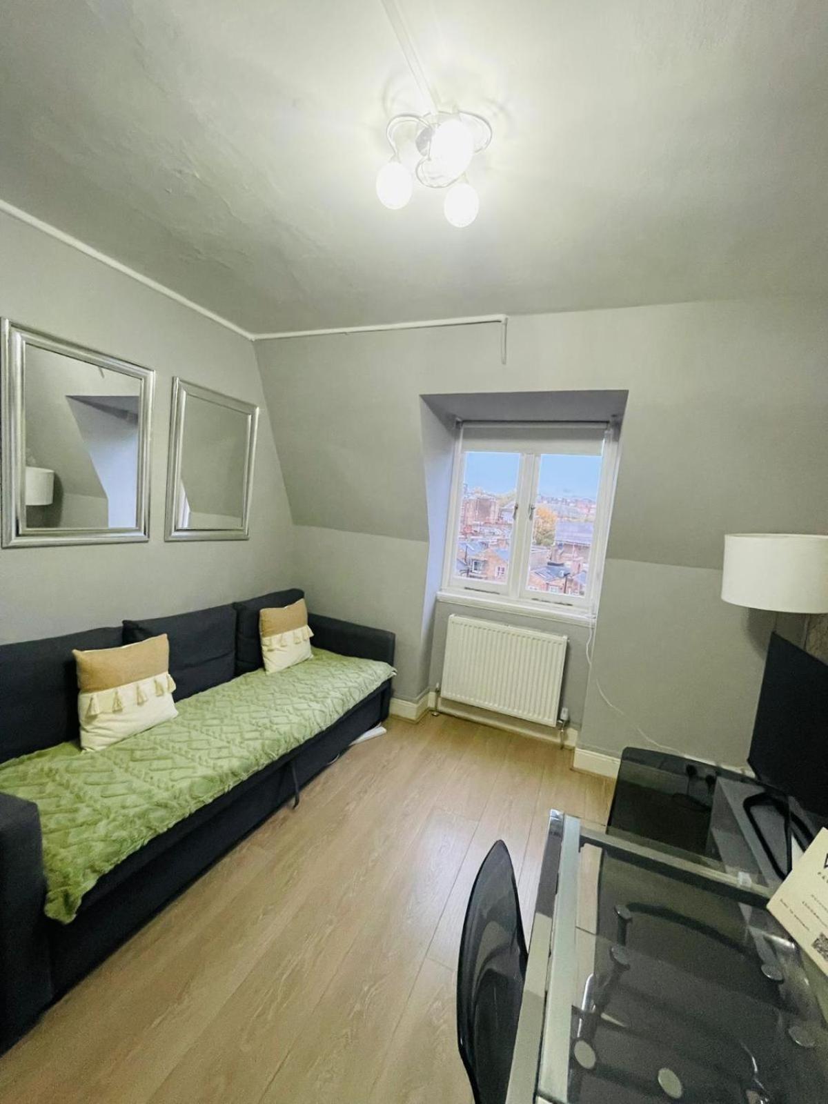 In The Heart Of High Street Kensington Apartment London