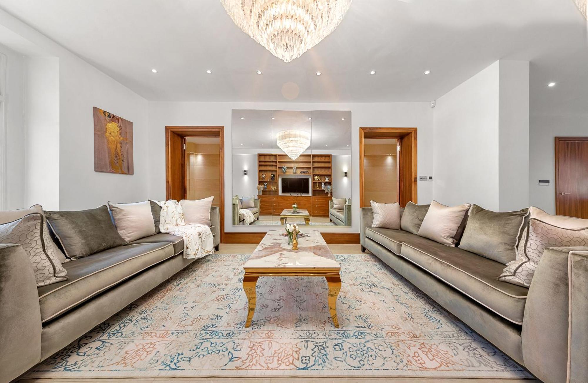 Apartamento 250 Sqm Mega Mansion