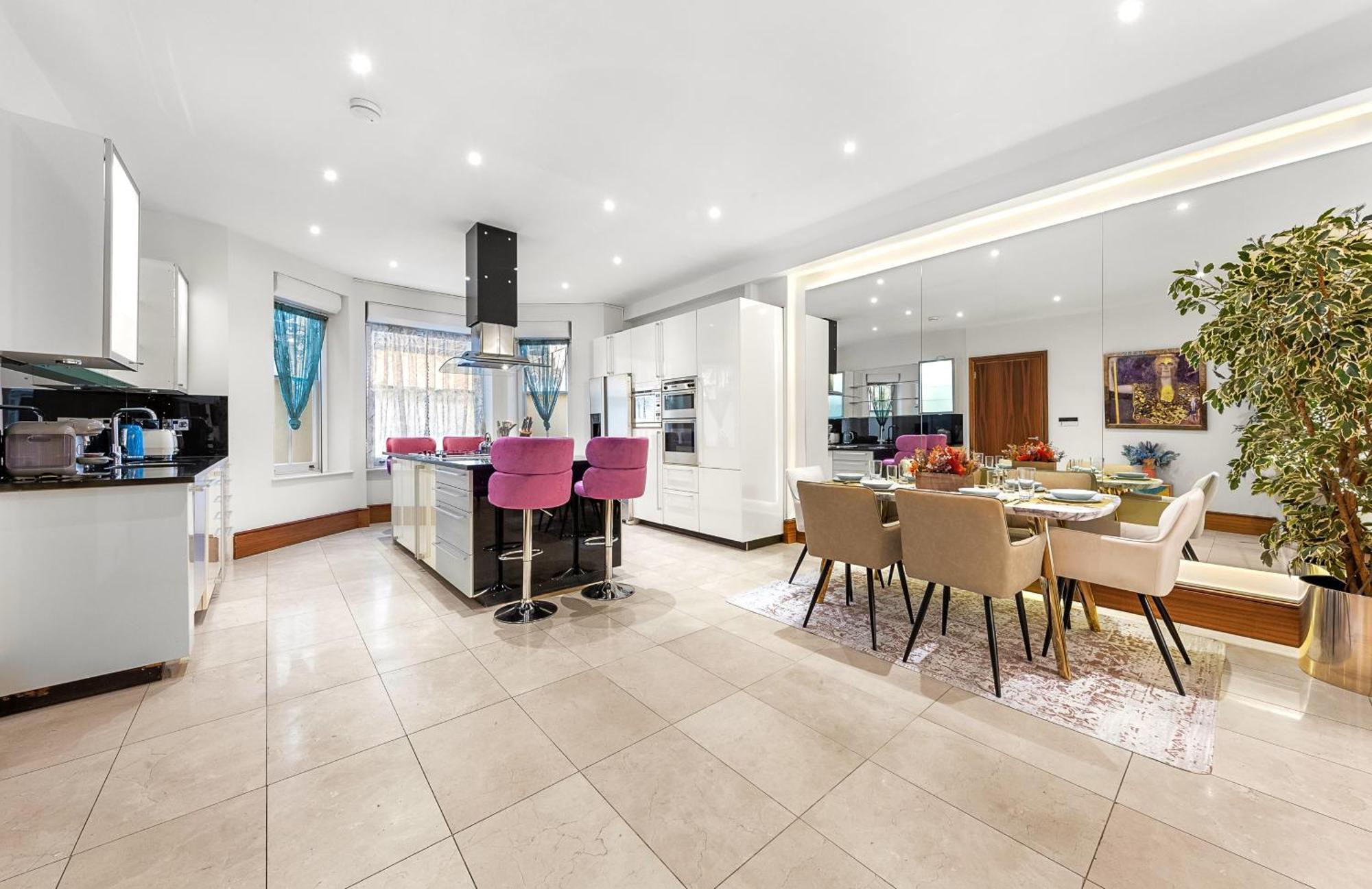 Apartment 250 Sqm Mega Mansion *