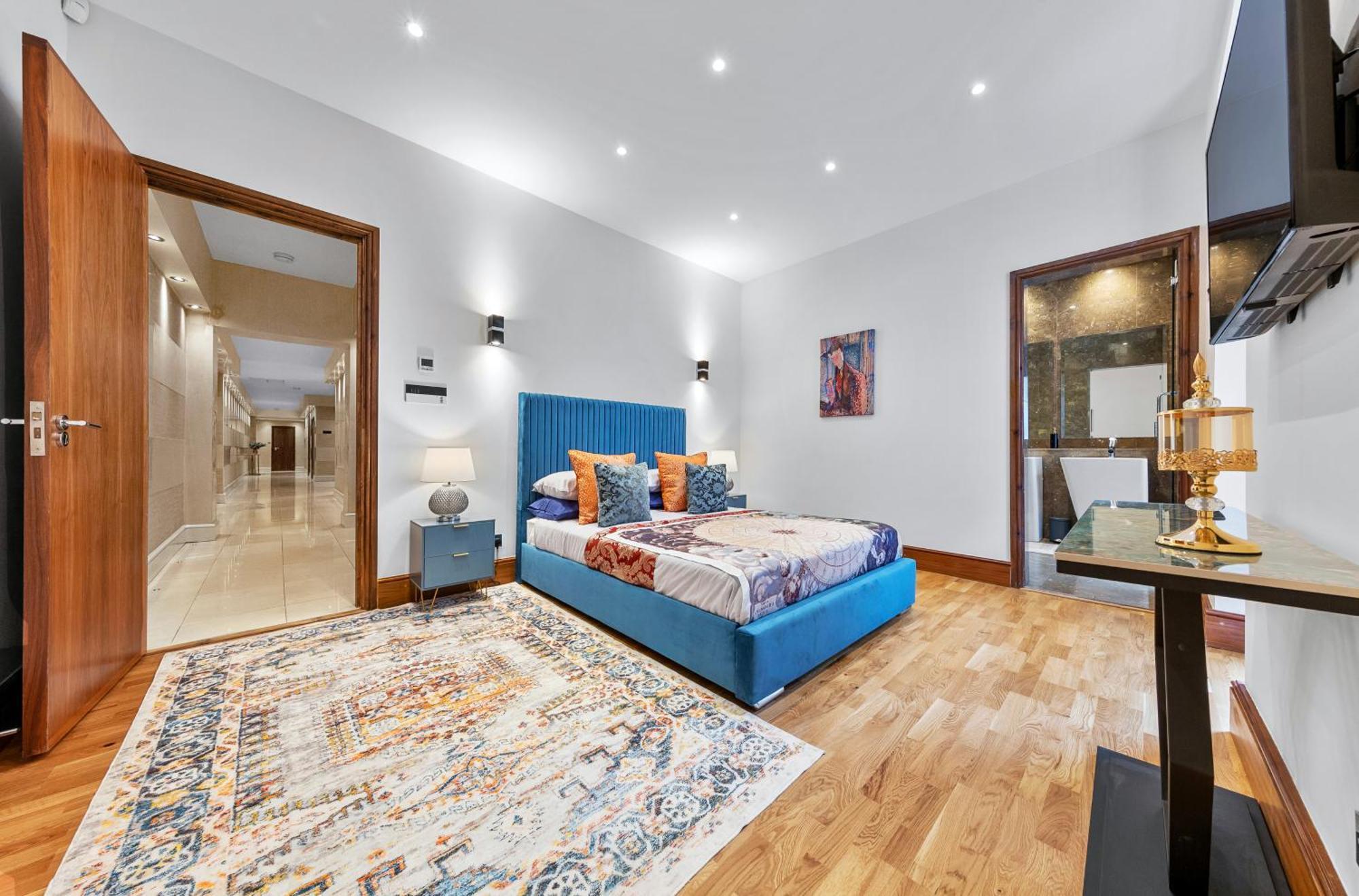 Apartment 250 Sqm Mega Mansion London