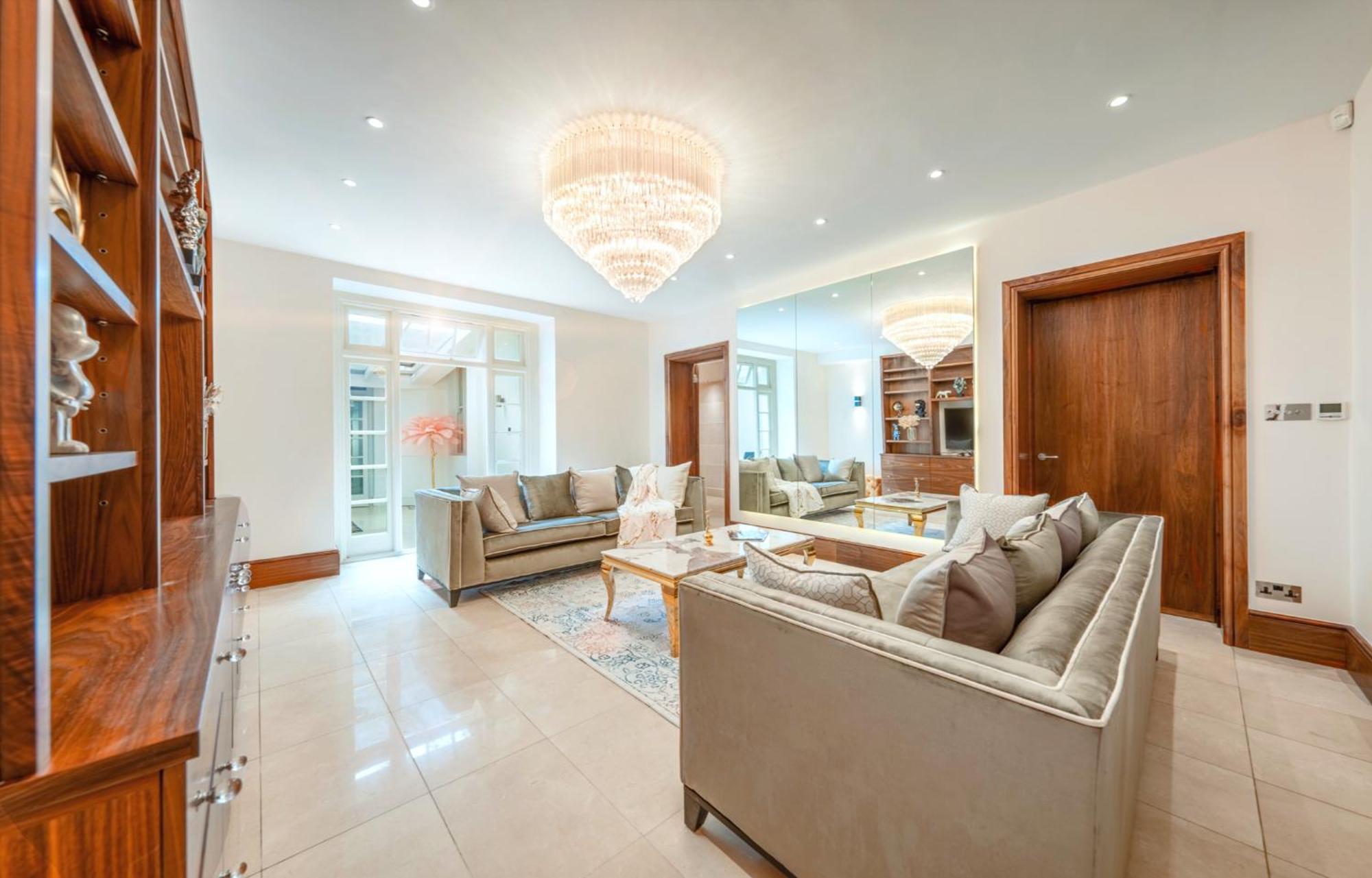 Apartment 250 Sqm Mega Mansion London