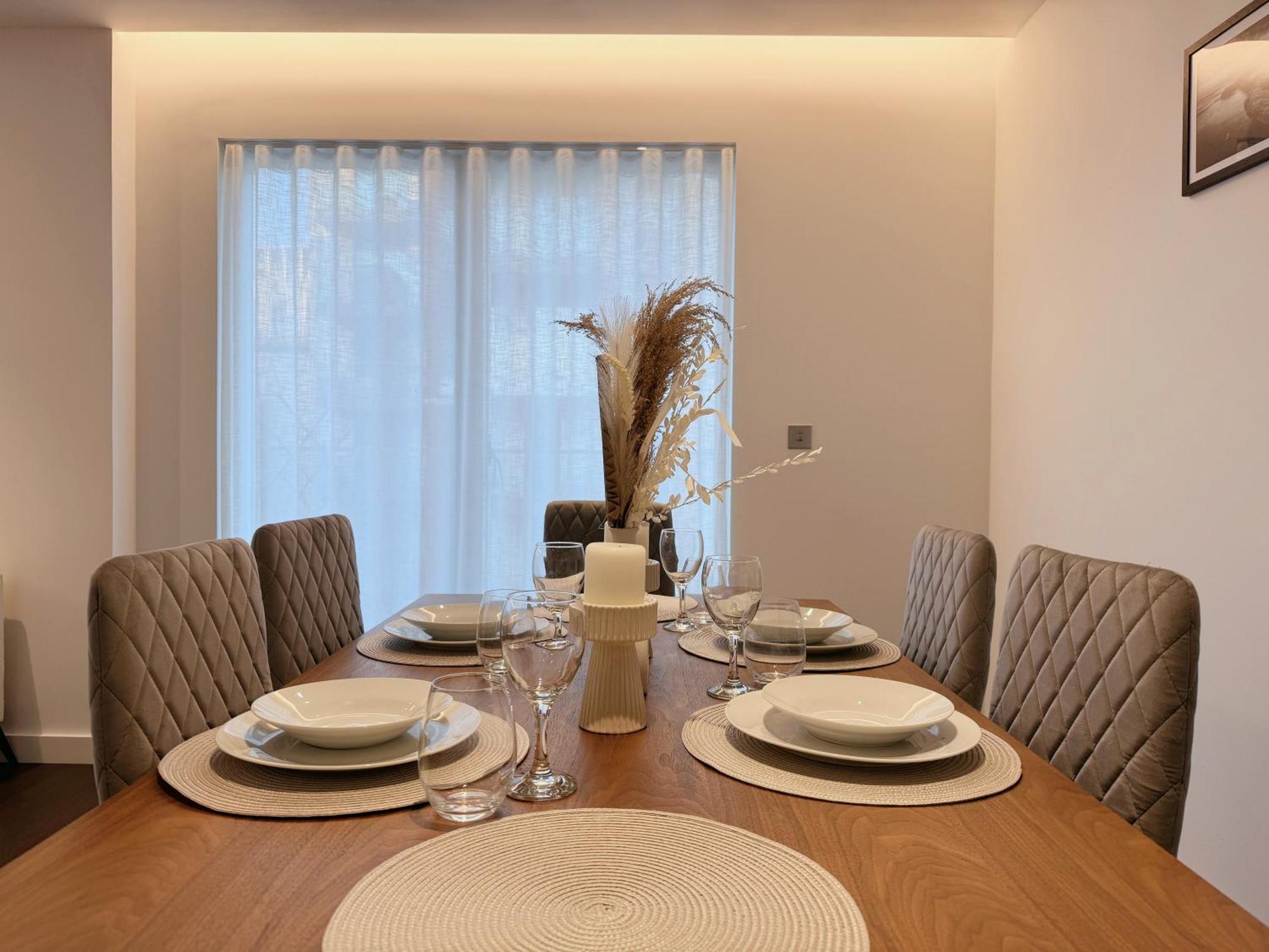 Charming Relaxing 3 Bedroom Walk To Tube Apartment *
