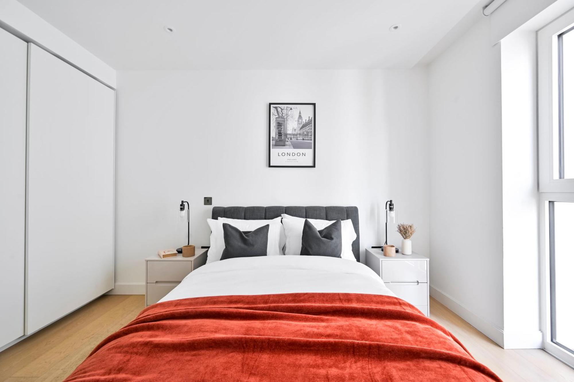 Apartment Luxury 2-bed 2-bath -white Living -steps To Tube